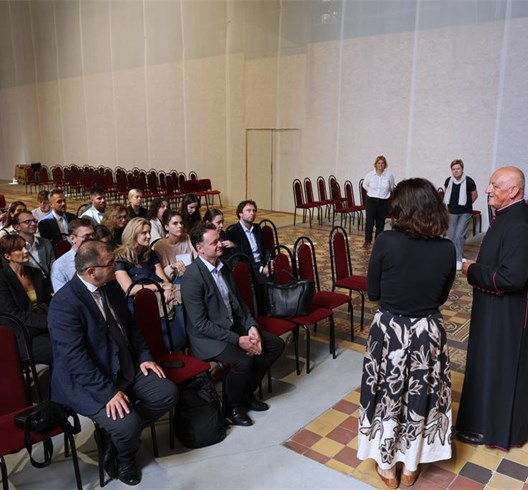 Polaznici Diplomatske akademije posjetili Zagrebačku katedralu